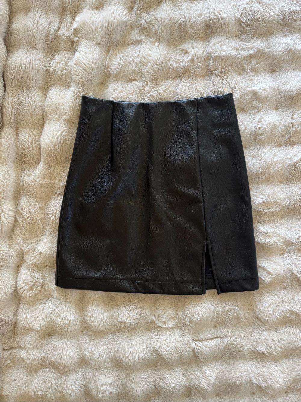 Wild Fable tumbled faux leather mini skirt with front slit